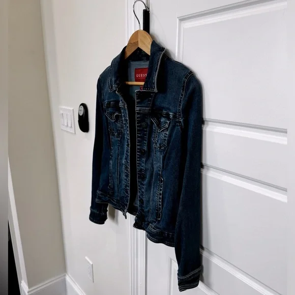 GUESS Vintage Jean Jacket Dark Wash Stretch Denim Fitted size Medium denim - Picture 3 of 4
